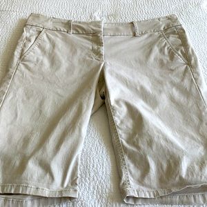 Loft shorts size 6 stretchy fabric in stone color